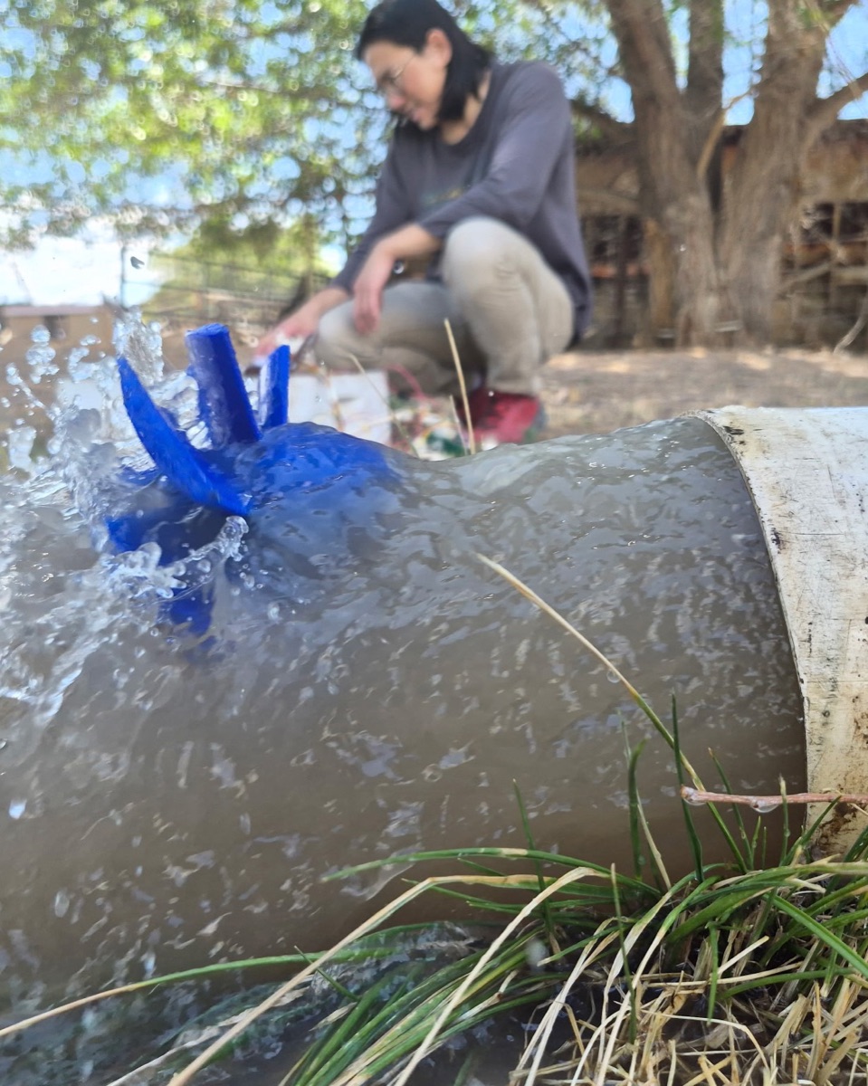 CanalSense turbine rotor spinning in the outflow of an irrigation pipe during a field test